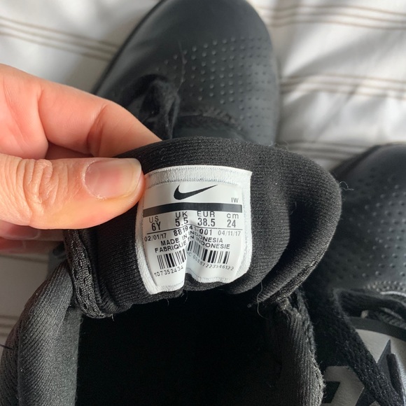 Nike Team Hustle D8 High Top Basketball Shoes 6Y - Picture 5 of 5